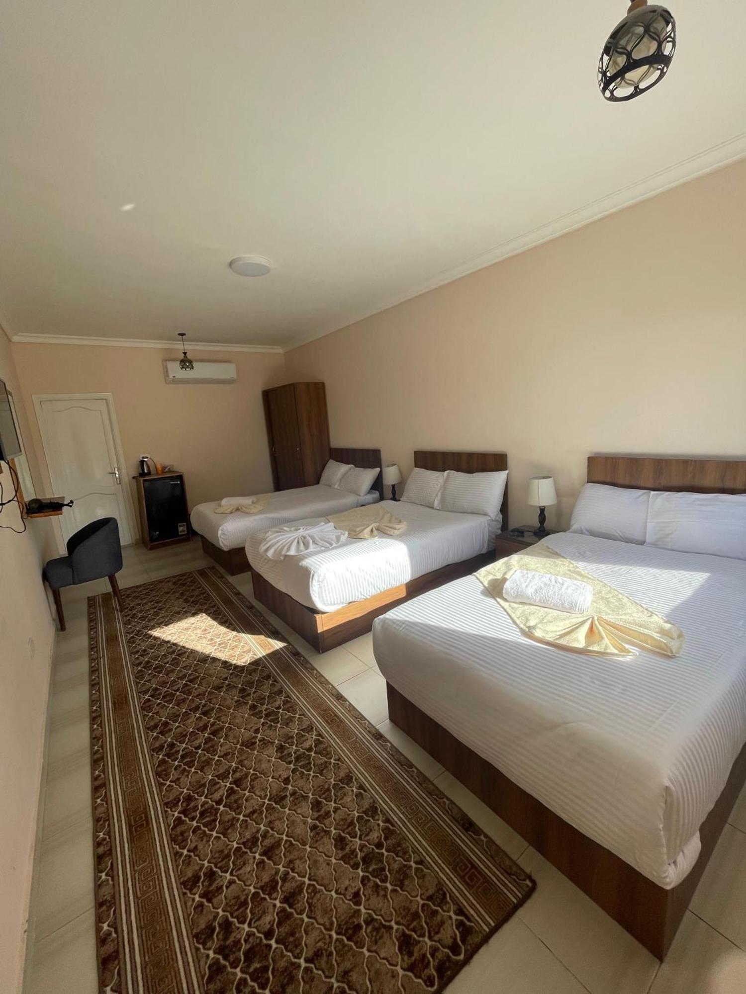 Glamour Pyramids View Kafrat al Jabal Luaran gambar